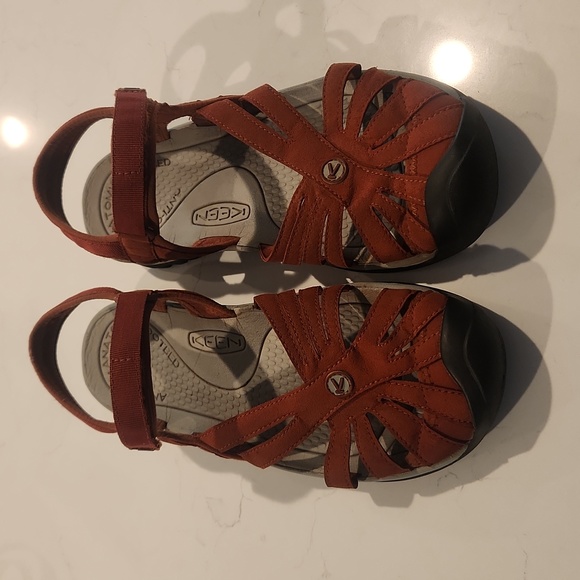 Keen Shoes - Women’s KEEN Rose Sands Size 10 W Redwood Ankle Strap/ Sport Shoes